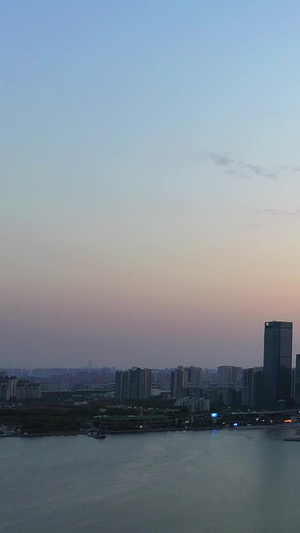 黄昏下的苏州地标建筑高楼大厦24秒视频
