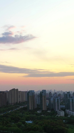 黄昏下的苏州地标建筑城市风光24秒视频