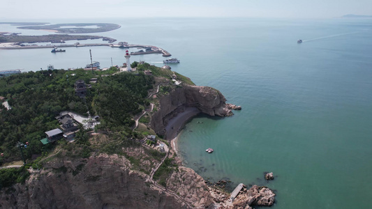 大海海洋焦石岛屿灯塔航拍 视频