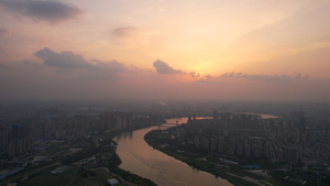 航拍城市夕阳晚霞落日天空蜿蜒的河流桥梁道路4k素材58秒视频