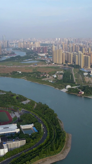 航拍蜿蜒美丽的汉江湾水资源49秒视频