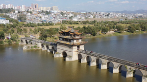 云南建水双龙桥古建筑航拍4K视频32秒视频