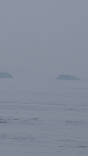 城市雾霾迷雾天气长江水上交通航行中客运游船素材客运素材66秒视频