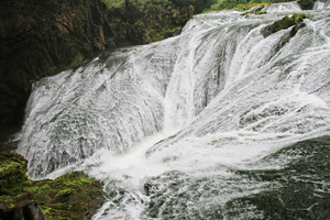 贵州黄果树瀑布景区的银链坠潭瀑布77秒视频