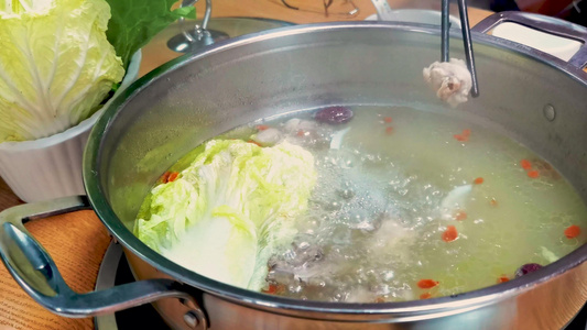 4K海南著名美食椰子鸡火锅视频素材视频