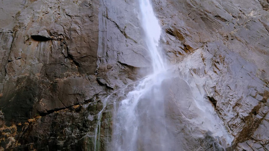 高山流水瀑布视频