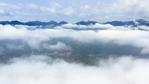 4K航拍云雾中的山脉合集54秒视频