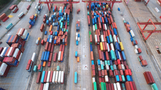 航拍城市物流码头港口堆满集装箱货物4k素材视频