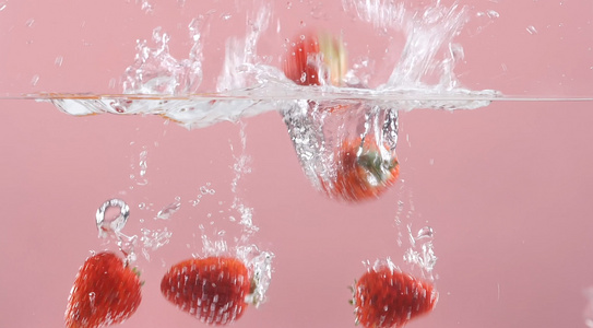 草莓入水120p升格视频视频
