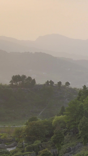 5a夕阳下的万盛石林香炉峰夕阳下的香炉峰99秒视频