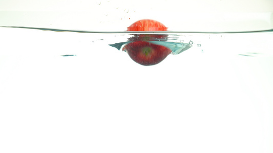 苹果落入水中4K高速视频
