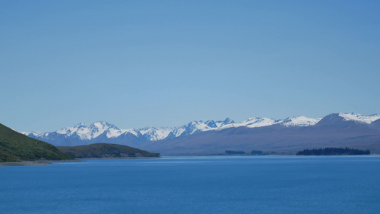 横跨新新西兰Tekapo湖的约翰山视频