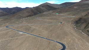 航拍喜马拉雅山脉崎岖蜿蜒的盘山公路79秒视频