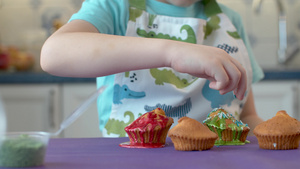 儿童手装纸杯蛋糕12秒视频