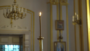 教堂中的蜡烛火焰10秒视频