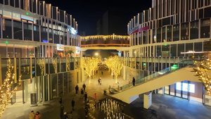 城市夜景商业中心广场步行街购物逛街人群街景4k素材56秒视频