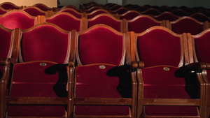 剧院大厅里的红色天鹅绒椅子8秒视频