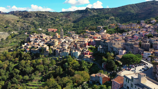 诺瓦拉迪西西里镇令人惊叹的城市景观诺瓦拉迪西西里岛视频