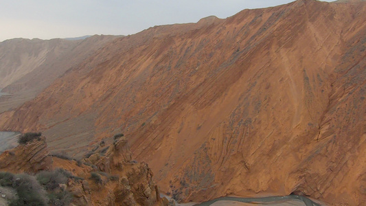 新疆雅丹峡谷风光视频