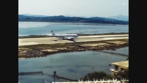 1978年飞机降落在跑道上11秒视频