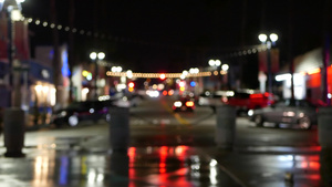 城市灯光雨夜的公路15秒视频