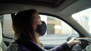 年轻女性戴着口罩驾驶汽车6秒视频