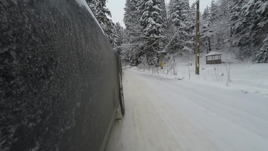 冬季路上超速车轮摄影机视频