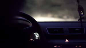 夜间驾驶汽车司机22秒视频