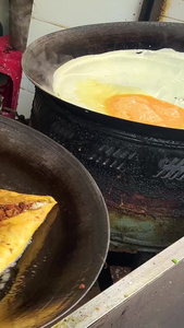湖北地方民间特色小吃早餐美食三鲜豆皮制作过程素材小吃素材视频
