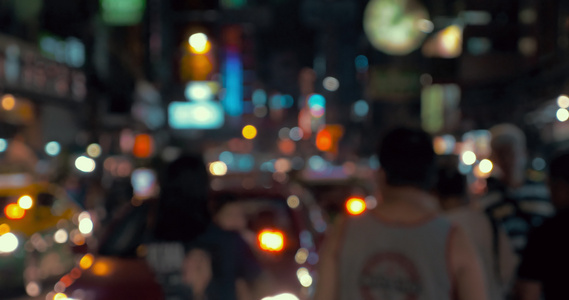 夜间交通和人们在泰国的Bangkok视频
