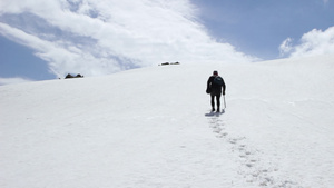 登雪山23秒视频