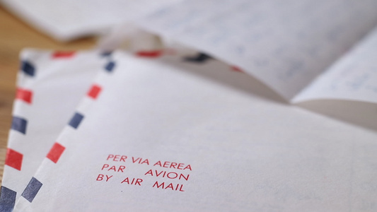 空中邮件信件和手写纸页视频