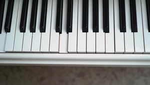 自动弹奏钢琴键键盘8秒视频