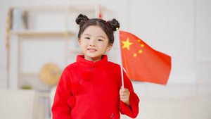 4k穿中国装扮的小女生挥舞红旗7秒视频