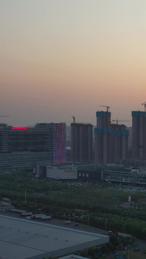 航拍风光城市雾霾中的晚霞落日天空素材城市风光107秒视频