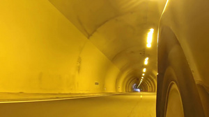 高速隧道14秒视频