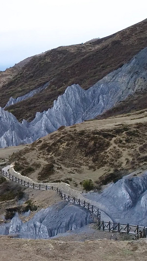 航拍器飞跃摄影师最美景观大道318国道9秒视频