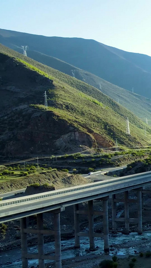 航拍阳光高速公路积极向上希望梦想青藏高原23秒视频