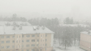窗外下大雪天气不好太糟糕了16秒视频