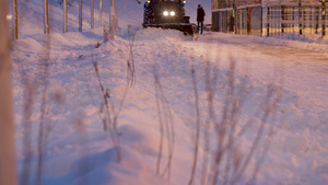 清理道路上的雪17秒视频