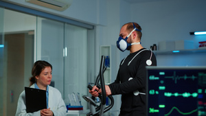 体育科学实验室计量心肺呼吸性能的临床医生;表116秒视频