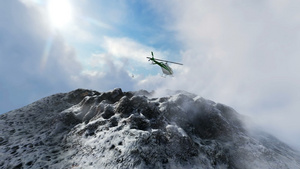 救援直升机飞越山区山顶20秒视频
