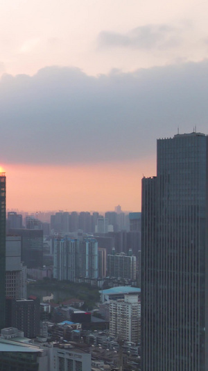 航拍城市风光夕阳落日天空地标商业中心金融街交通车流素材绚丽灯光10秒视频