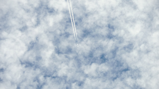 飞机高空飞行视频