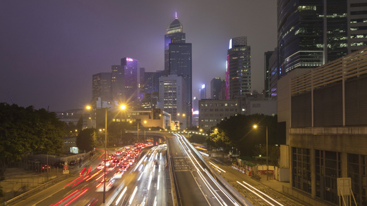 汽车交通时间过长晚上照亮了香港市风景视频