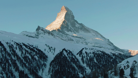 冬季阳光明媚的早晨在日出的马特峰山瑞士阿尔卑斯山视频