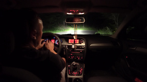 在山林公路上驾驶豪华轿车29秒视频