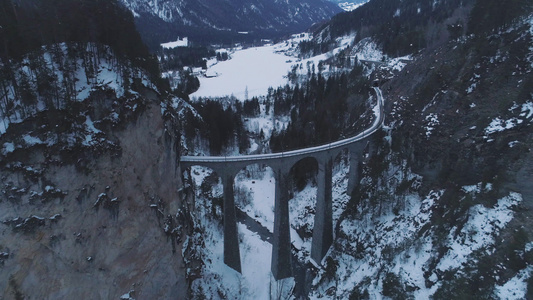 冬天瑞士森林高架桥视频