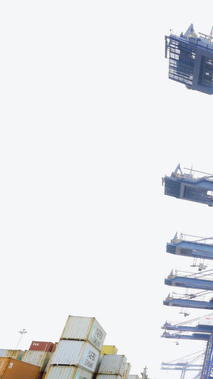 实拍港口大型起重机吊机设备进出口40秒视频