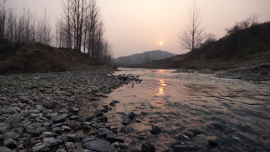 乡村的小溪日落自然风光视频